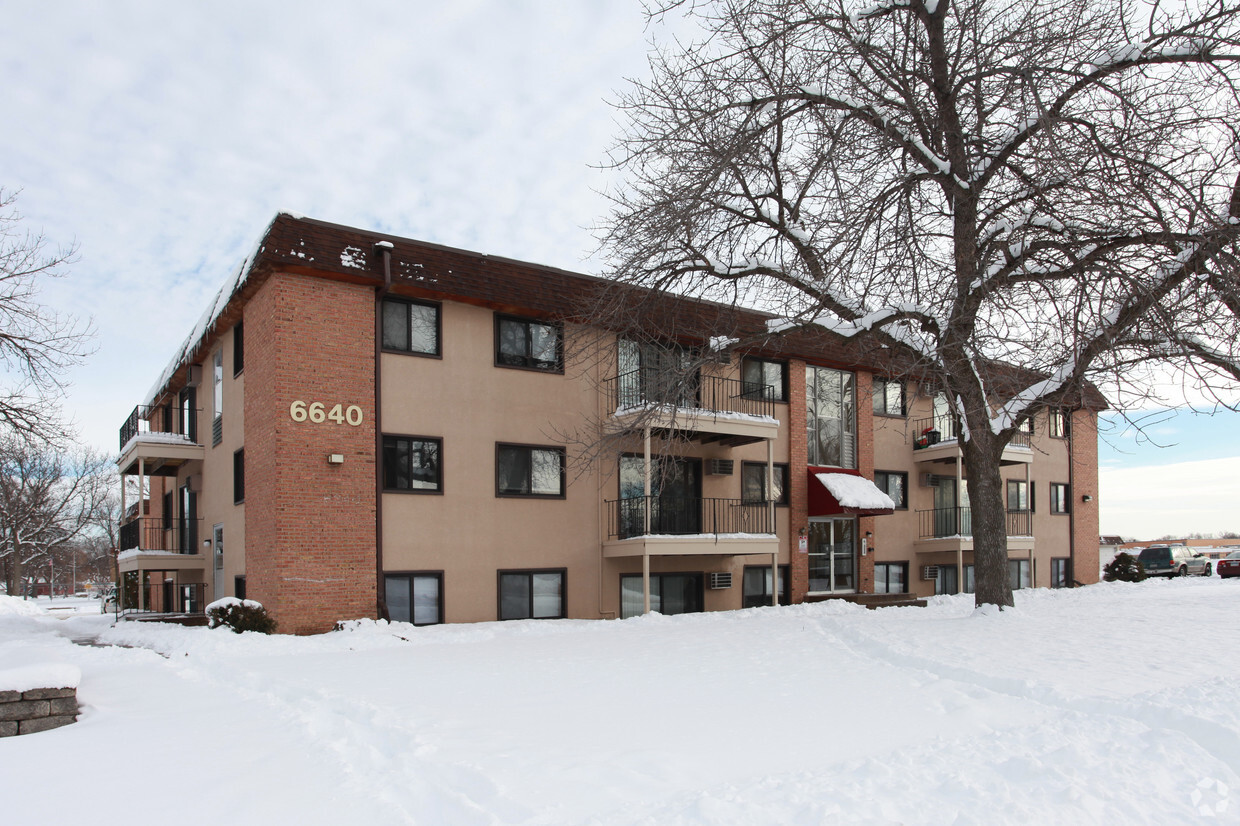 Primary Photo - Sterling Square Apartments