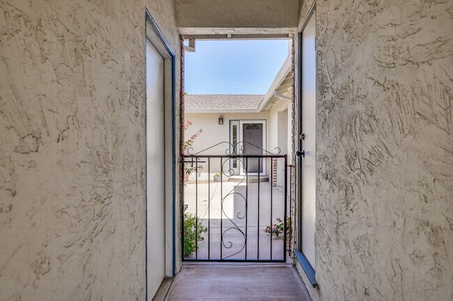 Building Photo - Welcome to this Beautifully Updated 3 Bed ...