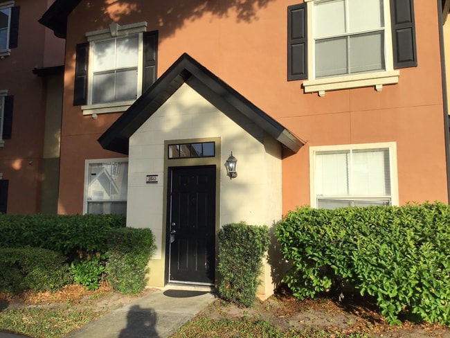 TWO BEDROOM CONDO IN GATED COMMUNITY - TWO BEDROOM CONDO IN GATED COMMUNITY