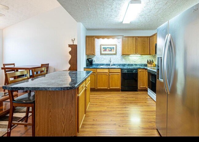Building Photo - 6523 Arborcrest Way
