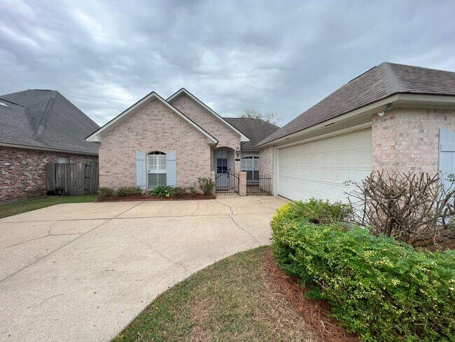 Building Photo - Move in Special!!!!!!  3 BR/2BA 1,807 Sq F...