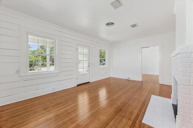 Foto del edificio - 3300 Harris Park Ave