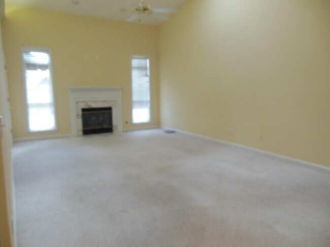 Foto del edificio - 1912 Rosebrook Dr