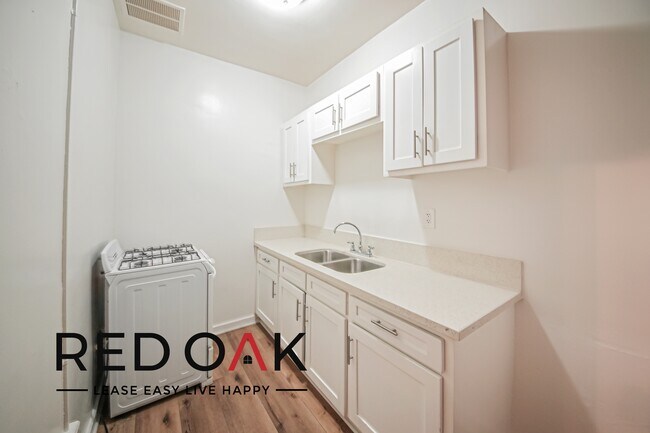Building Photo - ~1 Month FREE~ Welcoming Studio with Beaut...