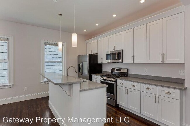 Building Photo - 4 br, 2 bath House - 9 Oswald St #2