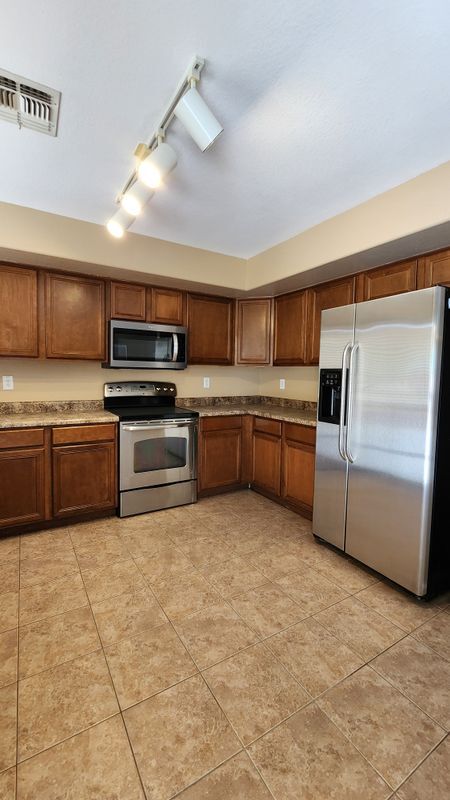 Foto del edificio - 42553 W Michaels Dr