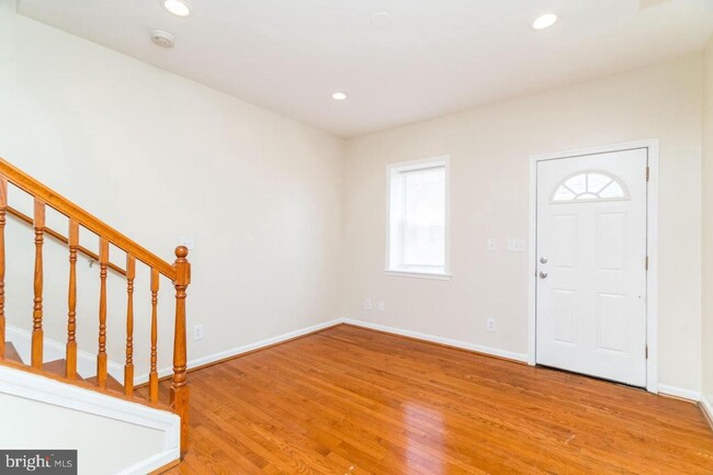 Living Room / Foyer - 3400 Leverton Ave