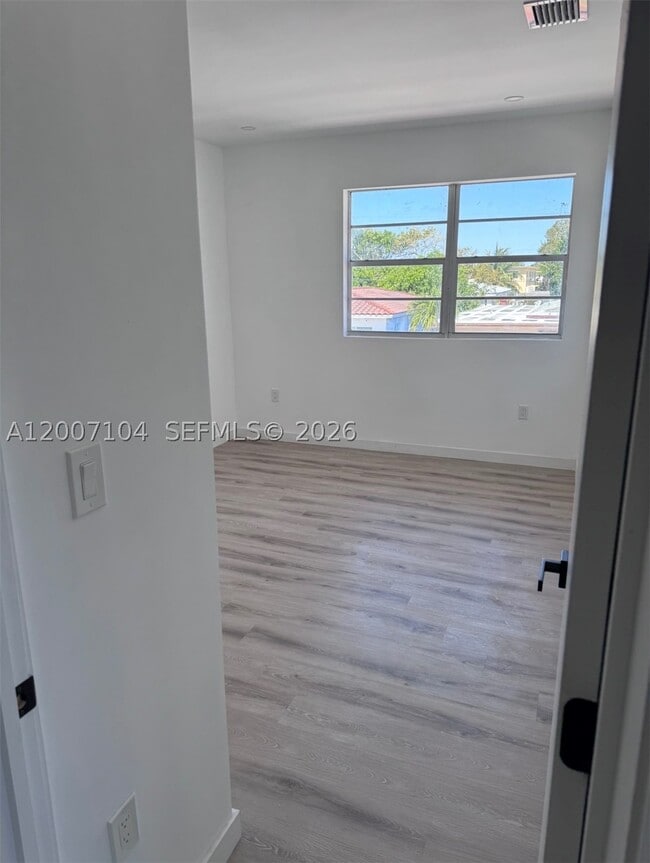 Foto del edificio - 950 79th Terrace