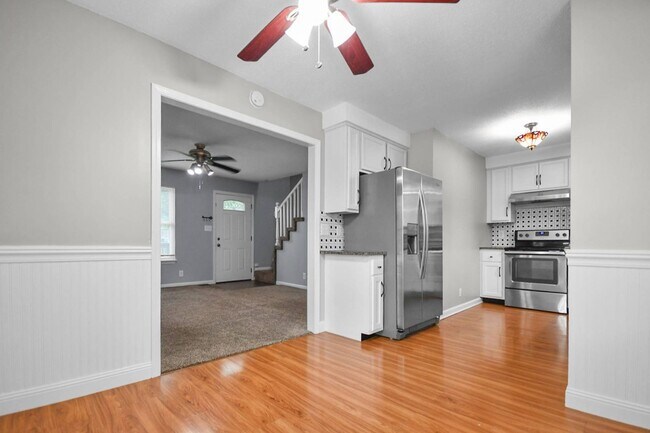 Foto del edificio - 706 Green Valley Ct
