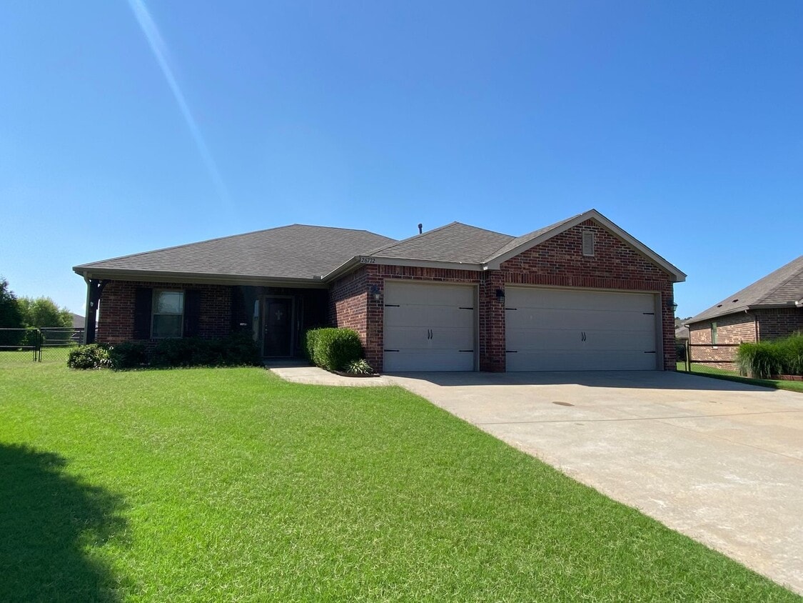 Foto principal - 3 bedroom, 2 bath in Coweta Schools!
