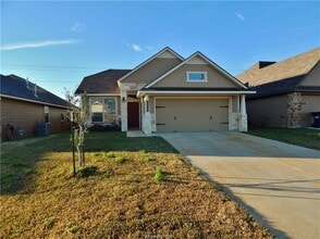Building Photo - 2824 Silver Oak Dr