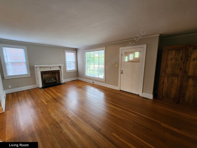 Building Photo - 2921 Earlewood Dr