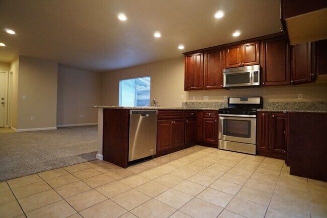 Building Photo - 1212 Chablis Cir