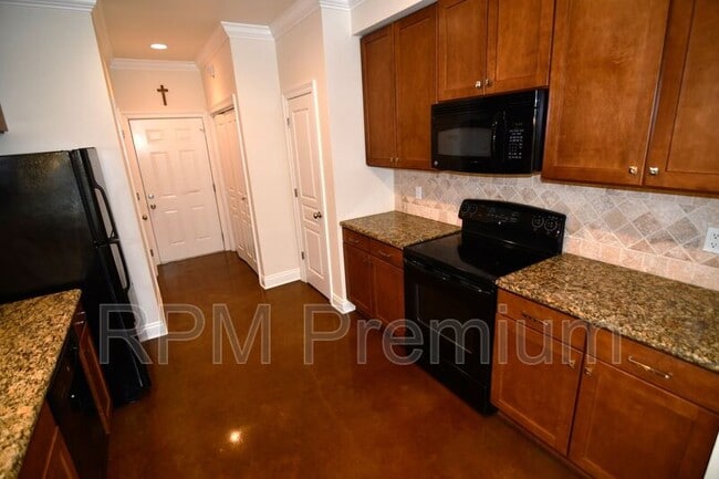 Building Photo - 8000 Stonelake Ave