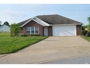 Building Photo - 2601 SW Aztec Pl