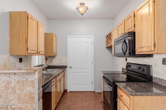 Building Photo - 2929 W Yorkshire Dr