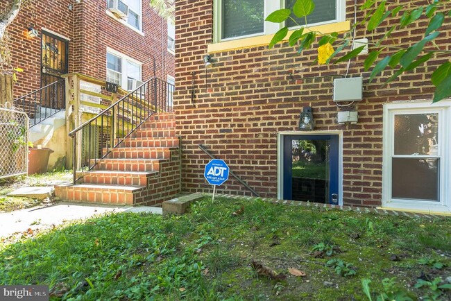 Foto del edificio - 705 Quackenbos St NW