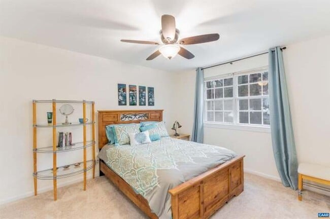 Building Photo - 3BR End-Unit Townhome with Outdoor Oasis –...
