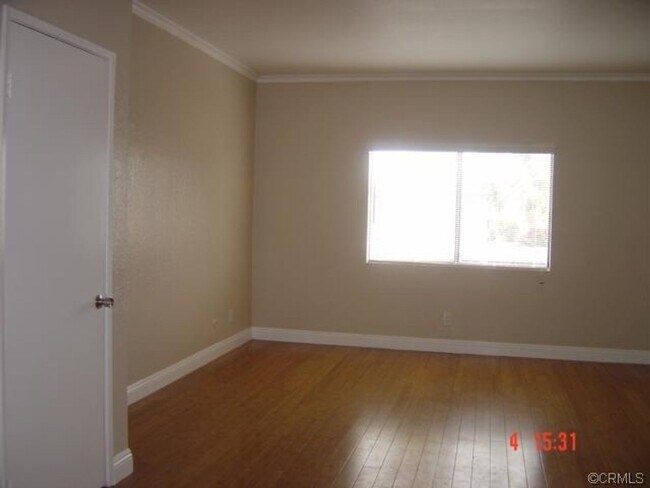 Foto del edificio - Beautiful 1 Bed/1 Bath Condo Apartment with Patio, Hardwood Flooring, Central AC, Washer and Drye...
