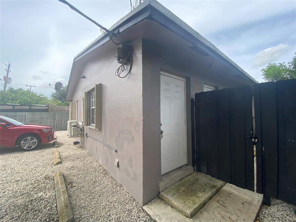 Foto principal - 240 Southwest 23rd Street Apt #4, Fort Lau...
