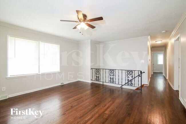 Foto del edificio - 5212 N Bristol Ave