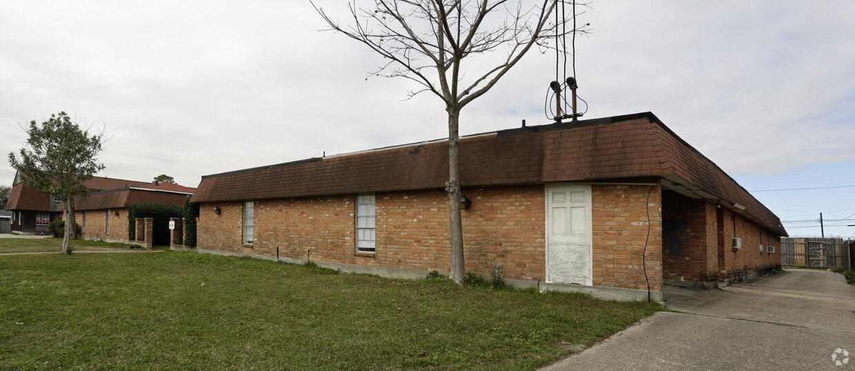 Primary Photo - Kuebel Village Apartments