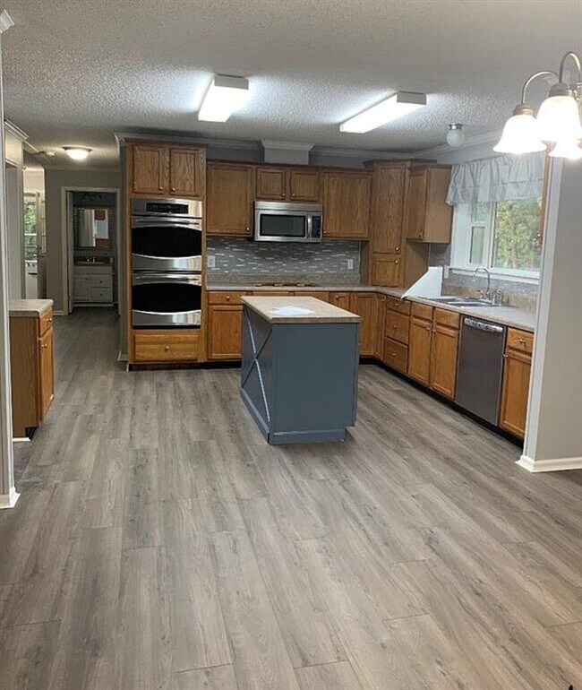 Building Photo - 3360 Red Fox Trail