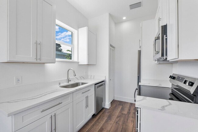 Foto del edificio - 1573 W 16th St