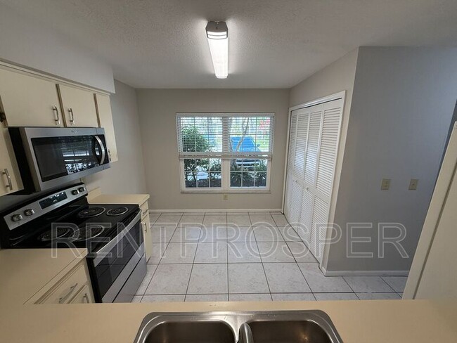 Building Photo - 4435 Brook Hollow Cir