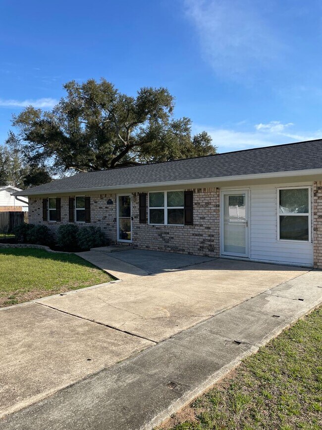 Foto del edificio - Updated 4 Bedroom