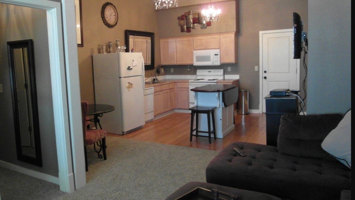 Primary Photo - 302 W Yakima Ave