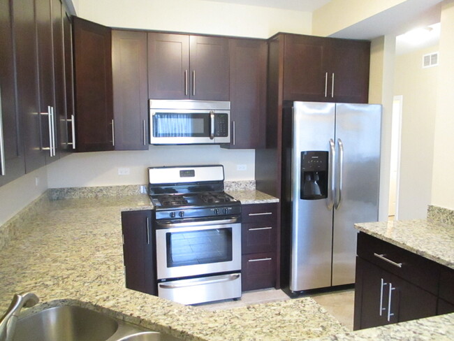 Building Photo - 1112 Estes Ct