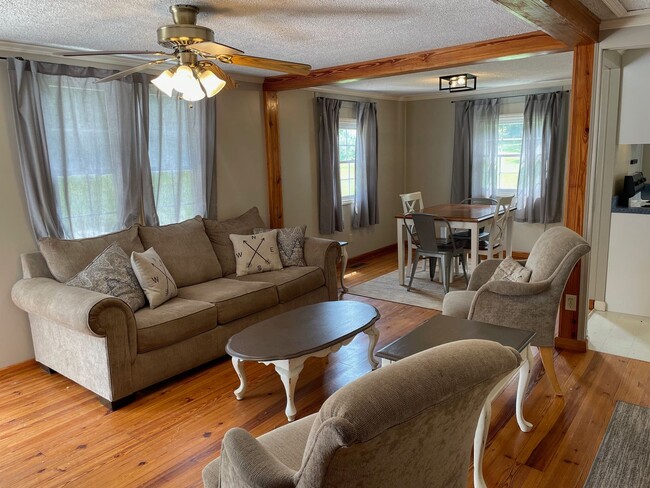 Building Photo - 2 BED, 1 BATH FULLY FURNISHED COTTAGE STYL...