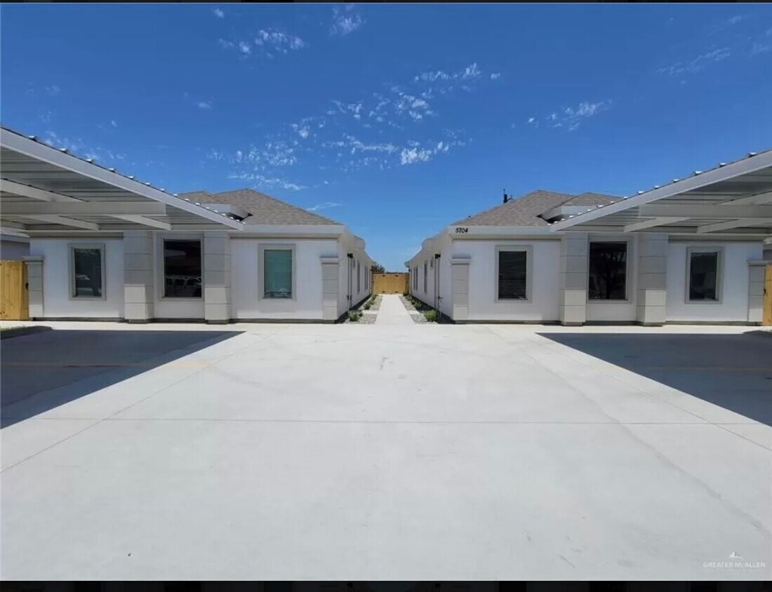 Primary Photo - 5609 Sandpiper Ave