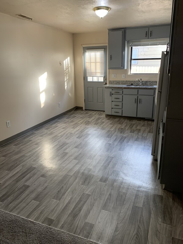 Building Photo - 2861 S 900 E