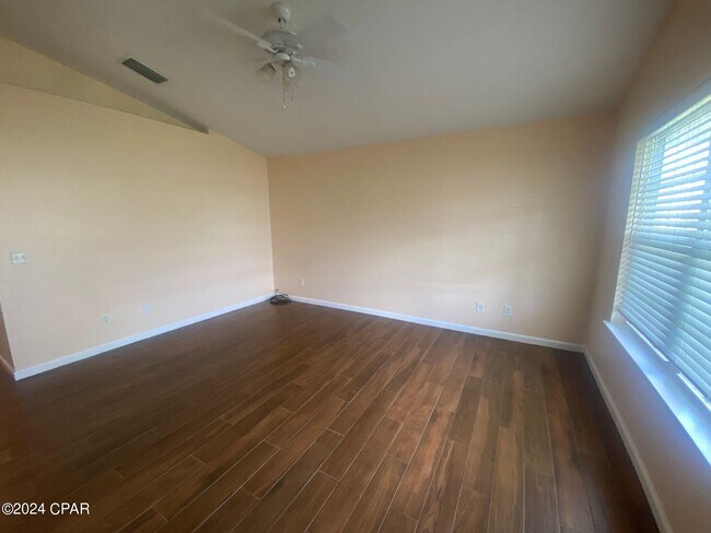 Foto del edificio - 901 Huntington Dr