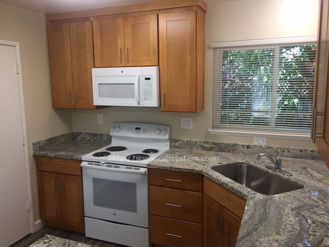 Building Photo - 3272 Rustic Dr