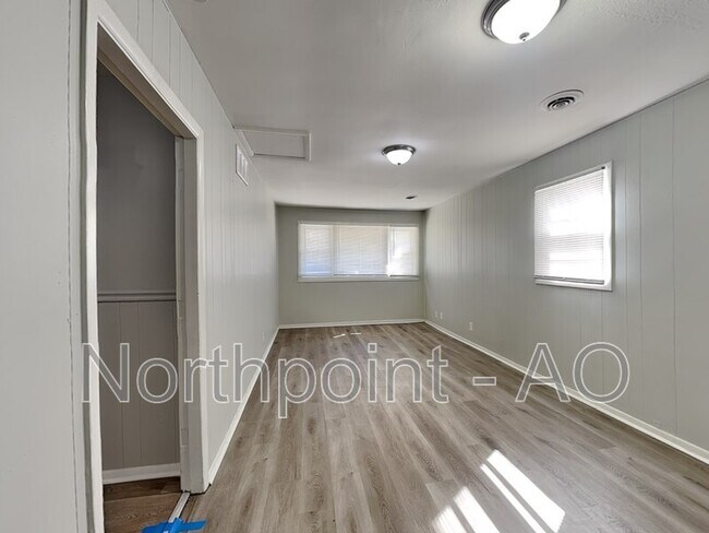 Foto del edificio - 6104 E 148th St