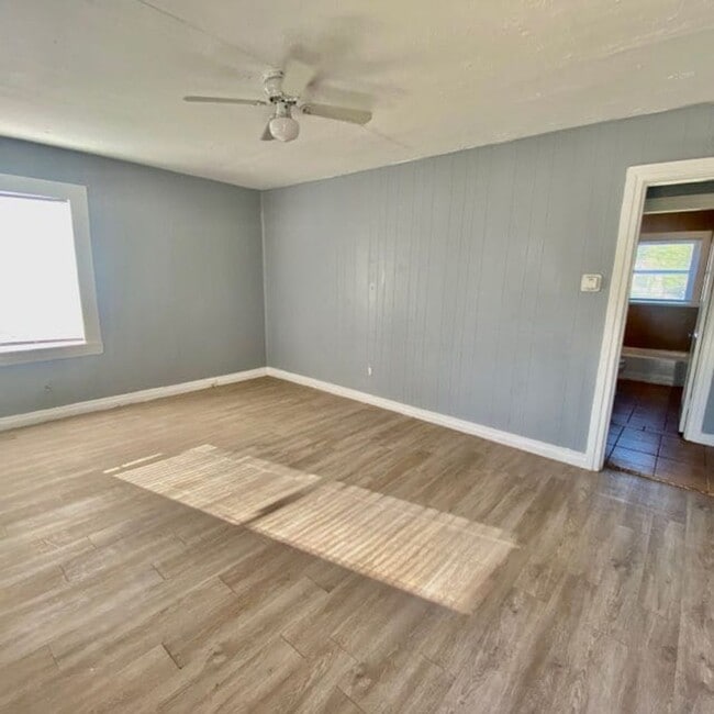 Foto del edificio - Handyman Special $0 First Month's Rent / $0 Deposit at move-in “You fix, you SAVE BIG!!” Contact ...