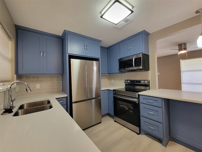 Foto del edificio - 4724 Laurel Ln