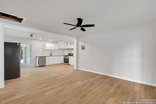 Foto del edificio - 9018 Ozalid Ln