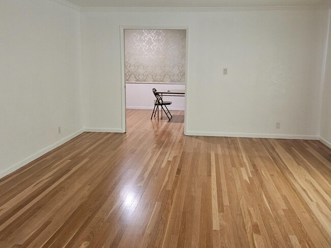 Foto del edificio - 1216 W Keats Ave