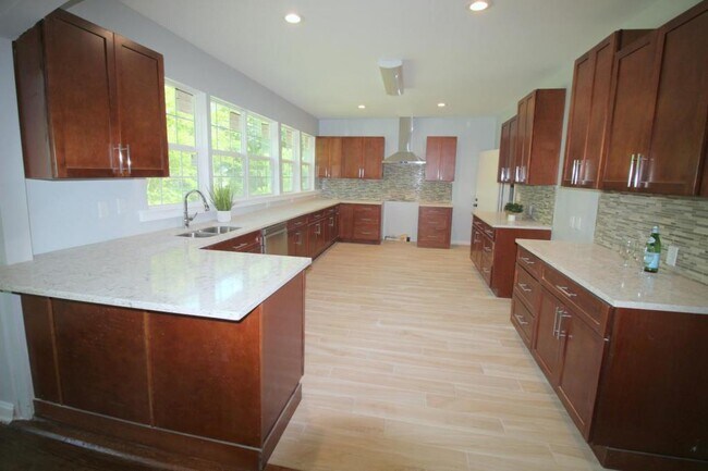 Building Photo - 174 Arlington Road