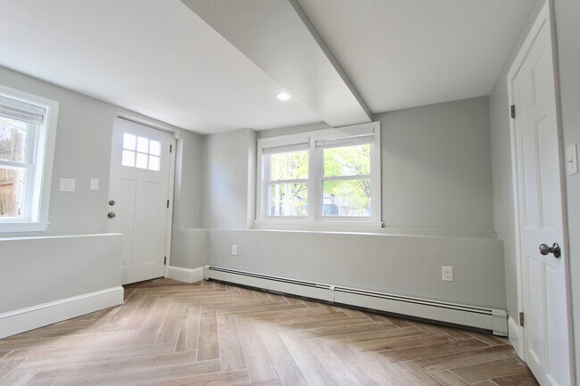 Building Photo - 21 Calumet St