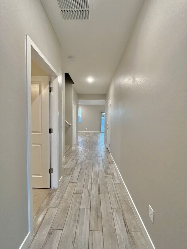 Building Photo - Newly Built Home in Tolleson! Modern 4 bd ...