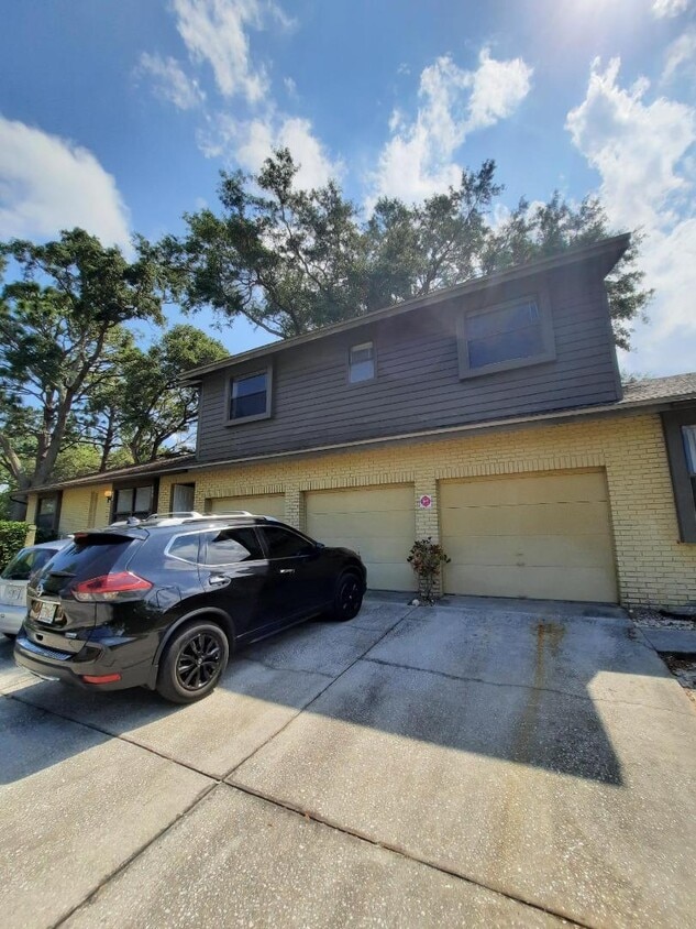 Primary Photo - 533 E Curlew Pl