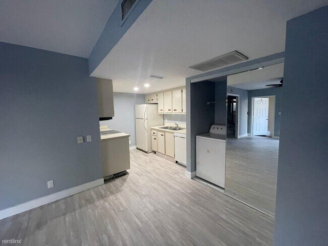 Building Photo - 2 br, 2 bath Condo - 602 Executive Center Dr