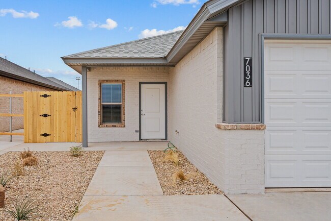 Foto del edificio - Brand new townhomes in Frenship East!