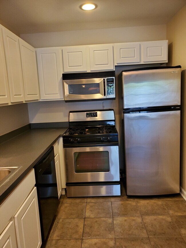 Stainless appliances - 4715 Coolidge Hwy