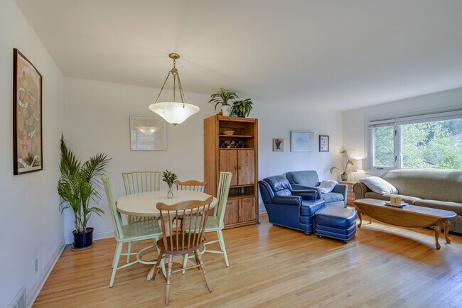 comedor - 2114 Grand Ave S
